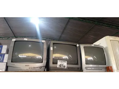 LOTE 076 - 03 TV’S DE TUBO MARCAS E MODELOS DIVERSOS. (NO ESTADO) ATENÇÃO! FAZER A VISITAÇÃO ANTES DE ARREMATAR, NÃO SABEMOS SE FUNCIONA. LEILÃO NÃO TEM GARANTIA E NEM DEVOLUÇÃO, SUJEITO A POSSÍVEIS AVARIAS VISÍVEIS/OCULTAS E/OU AUSÊNCIA DE COMPONENTES.