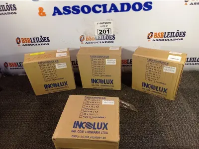 LOTE 201 - 04 PLAFONS DE SOBREPOR 20X20 INCOLUSTRE. (NO ESTADO) ATENÇÃO! FAZER A VISITAÇÃO ANTES DE ARREMATAR, NÃO SABEMOS SE FUNCIONA. LEILÃO NÃO TEM GARANTIA E NEM DEVOLUÇÃO, SUJEITO A POSSÍVEIS AVARIAS VISÍVEIS/OCULTAS E/OU AUSÊNCIA DE COMPONENTES.