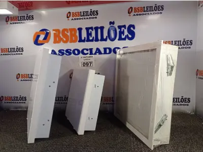 LOTE 097 - 03 LUMINÁRIAS DE EMBUTIR. (NO ESTADO) ATENÇÃO! FAZER A VISITAÇÃO ANTES DE ARREMATAR, NÃO SABEMOS SE FUNCIONA. LEILÃO NÃO TEM GARANTIA E NEM DEVOLUÇÃO, SUJEITO A POSSÍVEIS AVARIAS VISÍVEIS/OCULTAS E/OU AUSÊNCIA DE COMPONENTES.