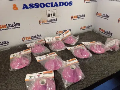 LOTE 616 - 10 PLAFONIER PVC 1XE27. (NO ESTADO) ATENÇÃO! FAZER A VISITAÇÃO ANTES DE ARREMATAR, NÃO SABEMOS SE FUNCIONA. LEILÃO NÃO TEM GARANTIA E NEM DEVOLUÇÃO, SUJEITO A POSSÍVEIS AVARIAS VISÍVEIS/OCULTAS E/OU AUSÊNCIA DE COMPONENTES.