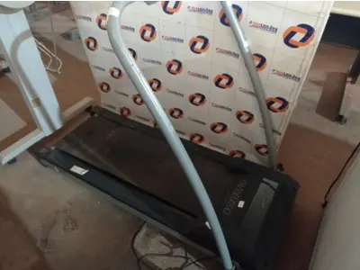 LOTE 534 - 01 ESTEIRA ERGOMÉTRICA MARCA CALOI. (NO ESTADO) ATENÇÃO! FAZER A VISITAÇÃO ANTES DE ARREMATAR, NÃO SABEMOS SE FUNCIONA. LEILÃO NÃO TEM GARANTIA E NEM DEVOLUÇÃO, SUJEITO A POSSÍVEIS AVARIAS VISÍVEIS/OCULTAS E/OU AUSÊNCIA DE COMPONENTES.