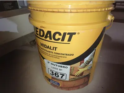LOTE 367 - 01 BALDE DE VEDALIT, ADITIVO PLASTIFICANTE CONCENTRADO PARA ARGAMASSA DE ASSENTAMENTO E REBOCO CONVENCIONAL 18L. (NO ESTADO) ATENÇÃO! FAZER A VISITAÇÃO ANTES DE ARREMATAR, NÃO SABEMOS SE FUNCIONA. LEILÃO NÃO TEM GARANTIA E NEM DEVOLUÇÃO, SUJEITO A POSSÍVEIS AVARIAS VISÍVEIS/OCULTAS E/OU AUSÊNCIA DE COMPONENTES.