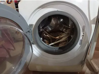 LOTE 492 - 01 LAVA SECA MARCA ELECTROLUX CAPACIDADE 10.5KG. (NO ESTADO) ATENÇÃO! FAZER A VISITAÇÃO ANTES DE ARREMATAR, NÃO SABEMOS SE FUNCIONA. LEILÃO NÃO TEM GARANTIA E NEM DEVOLUÇÃO, SUJEITO A POSSÍVEIS AVARIAS VISÍVEIS/OCULTAS E/OU AUSÊNCIA DE COMPONENTES.