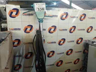 LOTE 338 - 01 ENCERADEIRA INDUSTRIAL. (NO ESTADO) ATENÇÃO! FAZER A VISITAÇÃO ANTES DE ARREMATAR, NÃO SABEMOS SE FUNCIONA. LEILÃO NÃO TEM GARANTIA E NEM DEVOLUÇÃO, SUJEITO A POSSÍVEIS AVARIAS VISÍVEIS/OCULTAS E/OU AUSÊNCIA DE COMPONENTES.