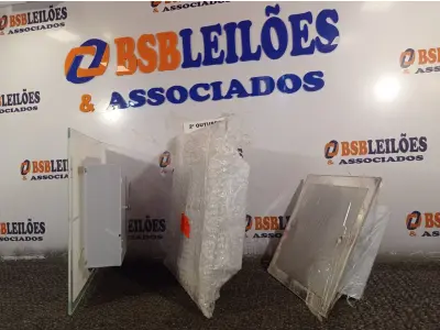 LOTE 336 - 03 LUMINÁRIAS DE EMBUTIR. (NO ESTADO) ATENÇÃO! FAZER A VISITAÇÃO ANTES DE ARREMATAR, NÃO SABEMOS SE FUNCIONA. LEILÃO NÃO TEM GARANTIA E NEM DEVOLUÇÃO, SUJEITO A POSSÍVEIS AVARIAS VISÍVEIS/OCULTAS E/OU AUSÊNCIA DE COMPONENTES.