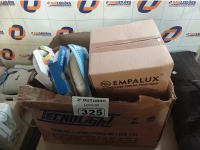 LOTE 325 - 01 LOTE COM VÁRIAS LÂMPADAS REDONDAS FLUORESCENTES E REATORES MARCAS E MODELOS DIVERSOS. (NO ESTADO) ATENÇÃO! FAZER A VISITAÇÃO ANTES DE ARREMATAR, NÃO SABEMOS SE FUNCIONA. LEILÃO NÃO TEM GARANTIA E NEM DEVOLUÇÃO, SUJEITO A POSSÍVEIS AVARIAS VISÍVEIS/OCULTAS E/OU AUSÊNCIA DE COMPONENTES.