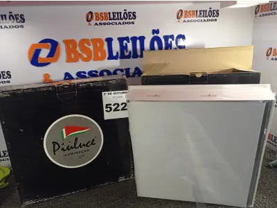 LOTE 522 - 02 PLAFONS DE SOBREPOR 40X40. (NO ESTADO) ATENÇÃO! FAZER A VISITAÇÃO ANTES DE ARREMATAR, NÃO SABEMOS SE FUNCIONA. LEILÃO NÃO TEM GARANTIA E NEM DEVOLUÇÃO, SUJEITO A POSSÍVEIS AVARIAS VISÍVEIS/OCULTAS E/OU AUSÊNCIA DE COMPONENTES.
