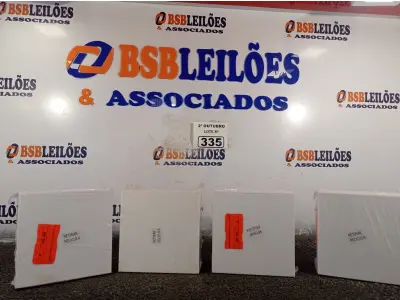 LOTE 335 - 04 LUMINÁRIAS DE SOBREPOR EM ACRÍLICO. (NO ESTADO) ATENÇÃO! FAZER A VISITAÇÃO ANTES DE ARREMATAR, NÃO SABEMOS SE FUNCIONA. LEILÃO NÃO TEM GARANTIA E NEM DEVOLUÇÃO, SUJEITO A POSSÍVEIS AVARIAS VISÍVEIS/OCULTAS E/OU AUSÊNCIA DE COMPONENTES.