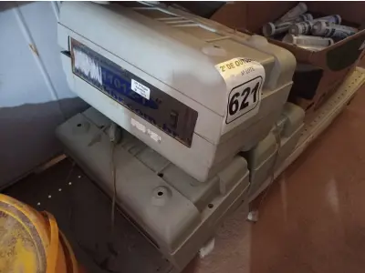 LOTE 621 - 03 LUMINÁRIAS DE EMERGÊNCIA INCOMPLETAS. (NO ESTADO) ATENÇÃO! FAZER A VISITAÇÃO ANTES DE ARREMATAR, NÃO SABEMOS SE FUNCIONA. LEILÃO NÃO TEM GARANTIA E NEM DEVOLUÇÃO, SUJEITO A POSSÍVEIS AVARIAS VISÍVEIS/OCULTAS E/OU AUSÊNCIA DE COMPONENTES.