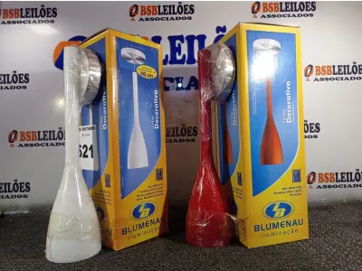 LOTE 521 - 02 PENDENTES DE VIDRO 1XE27. (NO ESTADO) ATENÇÃO! FAZER A VISITAÇÃO ANTES DE ARREMATAR, NÃO SABEMOS SE FUNCIONA. LEILÃO NÃO TEM GARANTIA E NEM DEVOLUÇÃO, SUJEITO A POSSÍVEIS AVARIAS VISÍVEIS/OCULTAS E/OU AUSÊNCIA DE COMPONENTES.