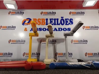 LOTE 307 - 05 LUMINÁRIAS DE MESA PELICANO CORES DIVERSAS. (NO ESTADO) ATENÇÃO! FAZER A VISITAÇÃO ANTES DE ARREMATAR, NÃO SABEMOS SE FUNCIONA. LEILÃO NÃO TEM GARANTIA E NEM DEVOLUÇÃO, SUJEITO A POSSÍVEIS AVARIAS VISÍVEIS/OCULTAS E/OU AUSÊNCIA DE COMPONENTES.