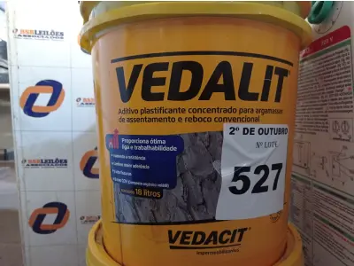 LOTE 527 - 01 BALDE DE VEDALIT, ADITIVO PLASTIFICANTE CONCENTRADO PARA ARGAMASSA DE ASSENTAMENTO E REBOCO CONVENCIONAL 18L. (NO ESTADO) ATENÇÃO! FAZER A VISITAÇÃO ANTES DE ARREMATAR, NÃO SABEMOS SE FUNCIONA. LEILÃO NÃO TEM GARANTIA E NEM DEVOLUÇÃO, SUJEITO A POSSÍVEIS AVARIAS VISÍVEIS/OCULTAS E/OU AUSÊNCIA DE COMPONENTES.