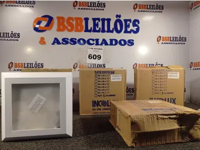 LOTE 609 - 04 PLAFONS DE SOBREPOR 20X20. (NO ESTADO) ATENÇÃO! FAZER A VISITAÇÃO ANTES DE ARREMATAR, NÃO SABEMOS SE FUNCIONA. LEILÃO NÃO TEM GARANTIA E NEM DEVOLUÇÃO, SUJEITO A POSSÍVEIS AVARIAS VISÍVEIS/OCULTAS E/OU AUSÊNCIA DE COMPONENTES.