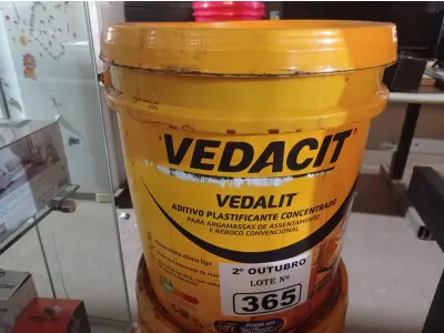 LOTE 365 - 01 BALDE DE VEDALIT, ADITIVO PLASTIFICANTE CONCENTRADO PARA ARGAMASSA DE ASSENTAMENTO E REBOCO CONVENCIONAL 18L. (NO ESTADO) ATENÇÃO! FAZER A VISITAÇÃO ANTES DE ARREMATAR, NÃO SABEMOS SE FUNCIONA. LEILÃO NÃO TEM GARANTIA E NEM DEVOLUÇÃO, SUJEITO A POSSÍVEIS AVARIAS VISÍVEIS/OCULTAS E/OU AUSÊNCIA DE COMPONENTES.