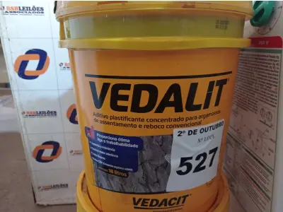 LOTE 527 - 01 BALDE DE VEDALIT, ADITIVO PLASTIFICANTE CONCENTRADO PARA ARGAMASSA DE ASSENTAMENTO E REBOCO CONVENCIONAL 18L. (NO ESTADO) ATENÇÃO! FAZER A VISITAÇÃO ANTES DE ARREMATAR, NÃO SABEMOS SE FUNCIONA. LEILÃO NÃO TEM GARANTIA E NEM DEVOLUÇÃO, SUJEITO A POSSÍVEIS AVARIAS VISÍVEIS/OCULTAS E/OU AUSÊNCIA DE COMPONENTES.