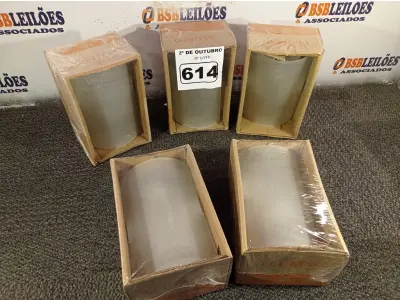 LOTE 614 - 04 ARANDELAS CENTRAL CE 1422-A 1XE27. (NO ESTADO) ATENÇÃO! FAZER A VISITAÇÃO ANTES DE ARREMATAR, NÃO SABEMOS SE FUNCIONA. LEILÃO NÃO TEM GARANTIA E NEM DEVOLUÇÃO, SUJEITO A POSSÍVEIS AVARIAS VISÍVEIS/OCULTAS E/OU AUSÊNCIA DE COMPONENTES.