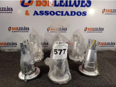 LOTE 577 - 06 LUMINÁRIAS DE EMBUTIR. (NO ESTADO) ATENÇÃO! FAZER A VISITAÇÃO ANTES DE ARREMATAR, NÃO SABEMOS SE FUNCIONA. LEILÃO NÃO TEM GARANTIA E NEM DEVOLUÇÃO, SUJEITO A POSSÍVEIS AVARIAS VISÍVEIS/OCULTAS E/OU AUSÊNCIA DE COMPONENTES.