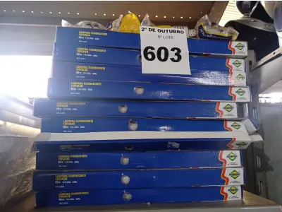 LOTE 603 - 01 LOTE COM VÁRIAS LÂMPADAS FLUORESCENTE CIRCULAR E REATORES. (NO ESTADO) ATENÇÃO! FAZER A VISITAÇÃO ANTES DE ARREMATAR, NÃO SABEMOS SE FUNCIONA. LEILÃO NÃO TEM GARANTIA E NEM DEVOLUÇÃO, SUJEITO A POSSÍVEIS AVARIAS VISÍVEIS/OCULTAS E/OU AUSÊNCIA DE COMPONENTES.