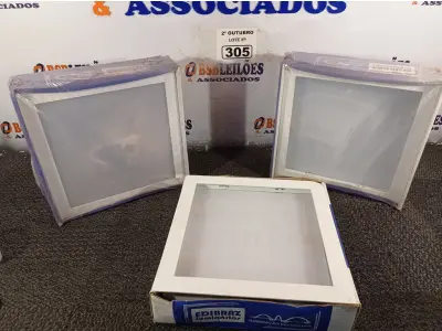 LOTE 305 - 04 LUMINÁRIAS DE EMBUTIR MARCA EDIBRAZ. (NO ESTADO) ATENÇÃO! FAZER A VISITAÇÃO ANTES DE ARREMATAR, NÃO SABEMOS SE FUNCIONA. LEILÃO NÃO TEM GARANTIA E NEM DEVOLUÇÃO, SUJEITO A POSSÍVEIS AVARIAS VISÍVEIS/OCULTAS E/OU AUSÊNCIA DE COMPONENTES.