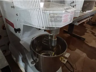 LOTE 467 - 01 MASSEIRA INDUSTRIAL GPANIS. (NO ESTADO) ATENÇÃO! FAZER A VISITAÇÃO ANTES DE ARREMATAR, NÃO SABEMOS SE FUNCIONA. LEILÃO NÃO TEM GARANTIA E NEM DEVOLUÇÃO, SUJEITO A POSSÍVEIS AVARIAS VISÍVEIS/OCULTAS E/OU AUSÊNCIA DE COMPONENTES.
