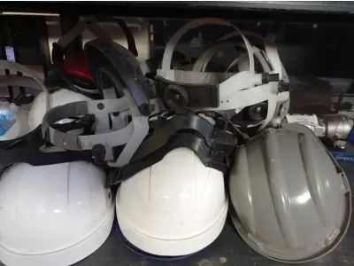 LOTE 566 - 01 LOTE COM VÁRIOS CAPACETES DE SEGURANÇA NO TRABALHO. (NO ESTADO) ATENÇÃO! FAZER A VISITAÇÃO ANTES DE ARREMATAR, NÃO SABEMOS SE FUNCIONA. LEILÃO NÃO TEM GARANTIA E NEM DEVOLUÇÃO, SUJEITO A POSSÍVEIS AVARIAS VISÍVEIS/OCULTAS E/OU AUSÊNCIA DE COMPONENTES.