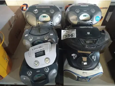 LOTE 356 - 10 APARELHOS DE SOM MARCAS E MODELOS DIVERSOS. (NO ESTADO) ATENÇÃO! FAZER A VISITAÇÃO ANTES DE ARREMATAR, NÃO SABEMOS SE FUNCIONA. LEILÃO NÃO TEM GARANTIA E NEM DEVOLUÇÃO, SUJEITO A POSSÍVEIS AVARIAS VISÍVEIS/OCULTAS E/OU AUSÊNCIA DE COMPONENTES.