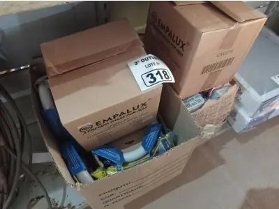 LOTE 318 - 01 LOTE COM VÁRIAS LÂMPADAS REDONDAS FLUORESCENTES E REATORES MARCAS E MODELOS DIVERSOS. (NO ESTADO) ATENÇÃO! FAZER A VISITAÇÃO ANTES DE ARREMATAR, NÃO SABEMOS SE FUNCIONA. LEILÃO NÃO TEM GARANTIA E NEM DEVOLUÇÃO, SUJEITO A POSSÍVEIS AVARIAS VISÍVEIS/OCULTAS E/OU AUSÊNCIA DE COMPONENTES.