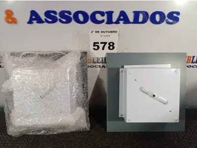 LOTE 578 - 02 LUMINÁRIAS DE EMBUTIR ESPELHADAS MARCAS EDIBRAZ. (NO ESTADO) ATENÇÃO! FAZER A VISITAÇÃO ANTES DE ARREMATAR, NÃO SABEMOS SE FUNCIONA. LEILÃO NÃO TEM GARANTIA E NEM DEVOLUÇÃO, SUJEITO A POSSÍVEIS AVARIAS VISÍVEIS/OCULTAS E/OU AUSÊNCIA DE COMPONENTES.