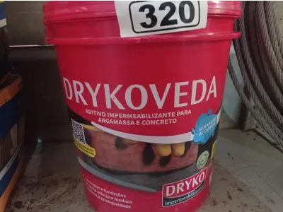 LOTE 320 - 01 BALDE DE DRYKOVEDA, ADITIVO IMPERMEABILIZANTE PARA ARGAMASSA E CONCRETO 18L. (NO ESTADO) ATENÇÃO! FAZER A VISITAÇÃO ANTES DE ARREMATAR, NÃO SABEMOS SE FUNCIONA. LEILÃO NÃO TEM GARANTIA E NEM DEVOLUÇÃO, SUJEITO A POSSÍVEIS AVARIAS VISÍVEIS/OCULTAS E/OU AUSÊNCIA DE COMPONENTES.