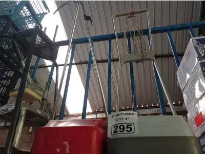 LOTE 295 - 02 ASPIRADORES DE PÓ MARCAS E MODELOS DIVERSOS. (NO ESTADO) ATENÇÃO! FAZER A VISITAÇÃO ANTES DE ARREMATAR, NÃO SABEMOS SE FUNCIONA. LEILÃO NÃO TEM GARANTIA E NEM DEVOLUÇÃO, SUJEITO A POSSÍVEIS AVARIAS VISÍVEIS/OCULTAS E/OU AUSÊNCIA DE COMPONENTES.