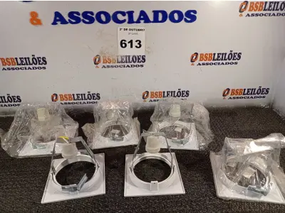 LOTE 613 - 06 LUMINÁRIAS DE EMBUTIR. (NO ESTADO) ATENÇÃO! FAZER A VISITAÇÃO ANTES DE ARREMATAR, NÃO SABEMOS SE FUNCIONA. LEILÃO NÃO TEM GARANTIA E NEM DEVOLUÇÃO, SUJEITO A POSSÍVEIS AVARIAS VISÍVEIS/OCULTAS E/OU AUSÊNCIA DE COMPONENTES.