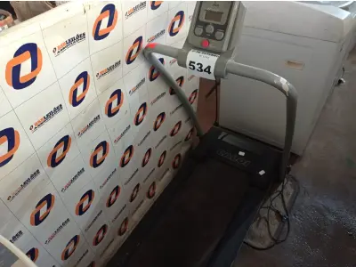 LOTE 534 - 01 ESTEIRA ERGOMÉTRICA MARCA CALOI. (NO ESTADO) ATENÇÃO! FAZER A VISITAÇÃO ANTES DE ARREMATAR, NÃO SABEMOS SE FUNCIONA. LEILÃO NÃO TEM GARANTIA E NEM DEVOLUÇÃO, SUJEITO A POSSÍVEIS AVARIAS VISÍVEIS/OCULTAS E/OU AUSÊNCIA DE COMPONENTES.