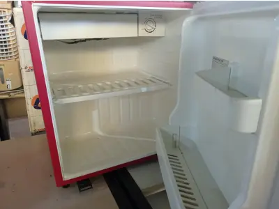 LOTE 341 - 01 FRIGOBAR SAMSUNG RETRO 110V. (NO ESTADO) ATENÇÃO! FAZER A VISITAÇÃO ANTES DE ARREMATAR, NÃO SABEMOS SE FUNCIONA. LEILÃO NÃO TEM GARANTIA E NEM DEVOLUÇÃO, SUJEITO A POSSÍVEIS AVARIAS VISÍVEIS/OCULTAS E/OU AUSÊNCIA DE COMPONENTES.