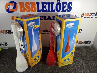 LOTE 521 - 02 PENDENTES DE VIDRO 1XE27. (NO ESTADO) ATENÇÃO! FAZER A VISITAÇÃO ANTES DE ARREMATAR, NÃO SABEMOS SE FUNCIONA. LEILÃO NÃO TEM GARANTIA E NEM DEVOLUÇÃO, SUJEITO A POSSÍVEIS AVARIAS VISÍVEIS/OCULTAS E/OU AUSÊNCIA DE COMPONENTES.
