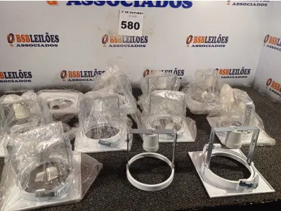 LOTE 580 - 12 LUMINÁRIAS DE EMBUTIR. (NO ESTADO) ATENÇÃO! FAZER A VISITAÇÃO ANTES DE ARREMATAR, NÃO SABEMOS SE FUNCIONA. LEILÃO NÃO TEM GARANTIA E NEM DEVOLUÇÃO, SUJEITO A POSSÍVEIS AVARIAS VISÍVEIS/OCULTAS E/OU AUSÊNCIA DE COMPONENTES.