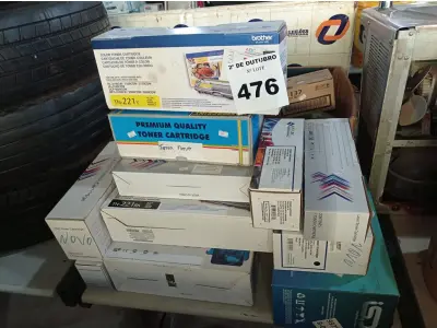 LOTE 476 - 01 LOTE COM VÁRIOS TONERS MARCAS E MODELOS DIVERSOS. (NO ESTADO) ATENÇÃO! FAZER A VISITAÇÃO ANTES DE ARREMATAR, NÃO SABEMOS SE FUNCIONA. LEILÃO NÃO TEM GARANTIA E NEM DEVOLUÇÃO, SUJEITO A POSSÍVEIS AVARIAS VISÍVEIS/OCULTAS E/OU AUSÊNCIA DE COMPONENTES.