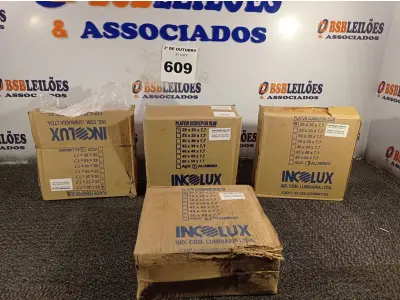 LOTE 609 - 04 PLAFONS DE SOBREPOR 20X20. (NO ESTADO) ATENÇÃO! FAZER A VISITAÇÃO ANTES DE ARREMATAR, NÃO SABEMOS SE FUNCIONA. LEILÃO NÃO TEM GARANTIA E NEM DEVOLUÇÃO, SUJEITO A POSSÍVEIS AVARIAS VISÍVEIS/OCULTAS E/OU AUSÊNCIA DE COMPONENTES.