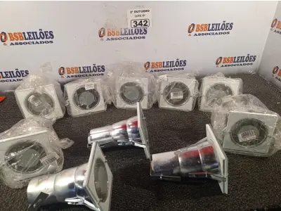 LOTE 342 - 10 LUMINÁRIAS DE EMBUTIR QUADRADA 1XE-27 MF 112 METAL TÉCNICA. (NO ESTADO) ATENÇÃO! FAZER A VISITAÇÃO ANTES DE ARREMATAR, NÃO SABEMOS SE FUNCIONA. LEILÃO NÃO TEM GARANTIA E NEM DEVOLUÇÃO, SUJEITO A POSSÍVEIS AVARIAS VISÍVEIS/OCULTAS E/OU AUSÊNCIA DE COMPONENTES.