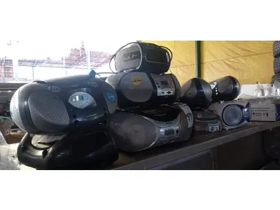 LOTE 579 - 01 LOTE COM VÁRIOS APARELHOS DE SOM MARCAS E MODELOS DIVERSOS. (NO ESTADO) ATENÇÃO! FAZER A VISITAÇÃO ANTES DE ARREMATAR, NÃO SABEMOS SE FUNCIONA. LEILÃO NÃO TEM GARANTIA E NEM DEVOLUÇÃO, SUJEITO A POSSÍVEIS AVARIAS VISÍVEIS/OCULTAS E/OU AUSÊNCIA DE COMPONENTES.