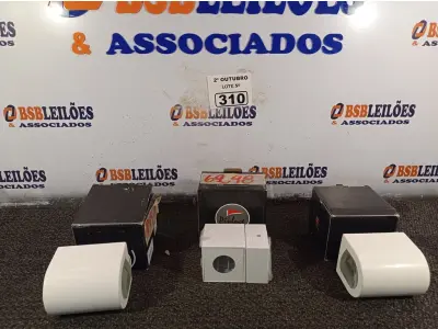 LOTE 310 - 03 ARANDELAS PIOLUCE SENDO 02 CURVAS E 01 RETANGULAR. (NO ESTADO) ATENÇÃO! FAZER A VISITAÇÃO ANTES DE ARREMATAR, NÃO SABEMOS SE FUNCIONA. LEILÃO NÃO TEM GARANTIA E NEM DEVOLUÇÃO, SUJEITO A POSSÍVEIS AVARIAS VISÍVEIS/OCULTAS E/OU AUSÊNCIA DE COMPONENTES.