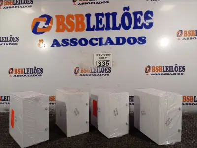 LOTE 335 - 04 LUMINÁRIAS DE SOBREPOR EM ACRÍLICO. (NO ESTADO) ATENÇÃO! FAZER A VISITAÇÃO ANTES DE ARREMATAR, NÃO SABEMOS SE FUNCIONA. LEILÃO NÃO TEM GARANTIA E NEM DEVOLUÇÃO, SUJEITO A POSSÍVEIS AVARIAS VISÍVEIS/OCULTAS E/OU AUSÊNCIA DE COMPONENTES.