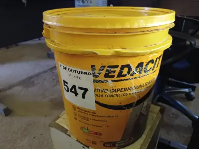 LOTE 547 - 01 BALDE DE VEDACIT, ADITIVO IMPERMEABILIZANTE PARA CONCRETOS E ARGAMASSAS 18L. (NO ESTADO) ATENÇÃO! FAZER A VISITAÇÃO ANTES DE ARREMATAR, NÃO SABEMOS SE FUNCIONA. LEILÃO NÃO TEM GARANTIA E NEM DEVOLUÇÃO, SUJEITO A POSSÍVEIS AVARIAS VISÍVEIS/OCULTAS E/OU AUSÊNCIA DE COMPONENTES.