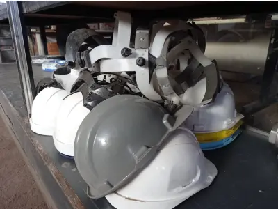 LOTE 566 - 01 LOTE COM VÁRIOS CAPACETES DE SEGURANÇA NO TRABALHO. (NO ESTADO) ATENÇÃO! FAZER A VISITAÇÃO ANTES DE ARREMATAR, NÃO SABEMOS SE FUNCIONA. LEILÃO NÃO TEM GARANTIA E NEM DEVOLUÇÃO, SUJEITO A POSSÍVEIS AVARIAS VISÍVEIS/OCULTAS E/OU AUSÊNCIA DE COMPONENTES.