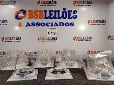 LOTE 613 - 06 LUMINÁRIAS DE EMBUTIR. (NO ESTADO) ATENÇÃO! FAZER A VISITAÇÃO ANTES DE ARREMATAR, NÃO SABEMOS SE FUNCIONA. LEILÃO NÃO TEM GARANTIA E NEM DEVOLUÇÃO, SUJEITO A POSSÍVEIS AVARIAS VISÍVEIS/OCULTAS E/OU AUSÊNCIA DE COMPONENTES.