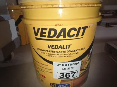 LOTE 367 - 01 BALDE DE VEDALIT, ADITIVO PLASTIFICANTE CONCENTRADO PARA ARGAMASSA DE ASSENTAMENTO E REBOCO CONVENCIONAL 18L. (NO ESTADO) ATENÇÃO! FAZER A VISITAÇÃO ANTES DE ARREMATAR, NÃO SABEMOS SE FUNCIONA. LEILÃO NÃO TEM GARANTIA E NEM DEVOLUÇÃO, SUJEITO A POSSÍVEIS AVARIAS VISÍVEIS/OCULTAS E/OU AUSÊNCIA DE COMPONENTES.