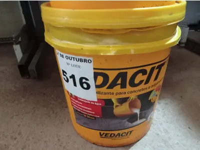 LOTE 516 - 01 BALDE DE VEDACIT, ADITIVO IMPERMEABILIZANTE PARA CONCRETOS E ARGAMASSAS 18L. (NO ESTADO) ATENÇÃO! FAZER A VISITAÇÃO ANTES DE ARREMATAR, NÃO SABEMOS SE FUNCIONA. LEILÃO NÃO TEM GARANTIA E NEM DEVOLUÇÃO, SUJEITO A POSSÍVEIS AVARIAS VISÍVEIS/OCULTAS E/OU AUSÊNCIA DE COMPONENTES.