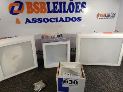 LOTE 630 - 02 LUMINÁRIAS DE EMBUTIR E 02 PLAFON DE SOBREPOR MARCAS E MODELOS DIVERSOS. (NO ESTADO) ATENÇÃO! FAZER A VISITAÇÃO ANTES DE ARREMATAR, NÃO SABEMOS SE FUNCIONA. LEILÃO NÃO TEM GARANTIA E NEM DEVOLUÇÃO, SUJEITO A POSSÍVEIS AVARIAS VISÍVEIS/OCULTAS E/OU AUSÊNCIA DE COMPONENTES.