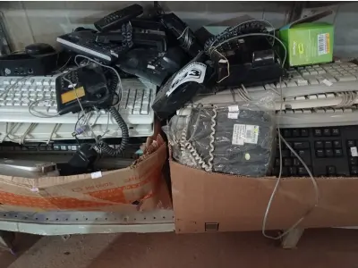 LOTE 633 - 01 LOTE COM VÁRIOS TECLADOS PARA PC E APARELHOS DE TELEFONE MARCAS E MODELOS DIVERSOS. (NO ESTADO) ATENÇÃO! FAZER A VISITAÇÃO ANTES DE ARREMATAR, NÃO SABEMOS SE FUNCIONA. LEILÃO NÃO TEM GARANTIA E NEM DEVOLUÇÃO, SUJEITO A POSSÍVEIS AVARIAS VISÍVEIS/OCULTAS E/OU AUSÊNCIA DE COMPONENTES.