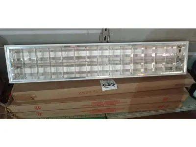 LOTE 635 - 04 LUMINÁRIAS DE EMBUTIR 2X40W. (NO ESTADO) ATENÇÃO! FAZER A VISITAÇÃO ANTES DE ARREMATAR, NÃO SABEMOS SE FUNCIONA. LEILÃO NÃO TEM GARANTIA E NEM DEVOLUÇÃO, SUJEITO A POSSÍVEIS AVARIAS VISÍVEIS/OCULTAS E/OU AUSÊNCIA DE COMPONENTES.