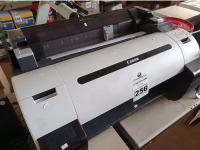 LOTE 256 - 01 PLOTTER CANON MODELO IPF 670. (NO ESTADO) ATENÇÃO! FAZER A VISITAÇÃO ANTES DE ARREMATAR, NÃO SABEMOS SE FUNCIONA. LEILÃO NÃO TEM GARANTIA E NEM DEVOLUÇÃO, SUJEITO A POSSÍVEIS AVARIAS VISÍVEIS/OCULTAS E/OU AUSÊNCIA DE COMPONENTES.